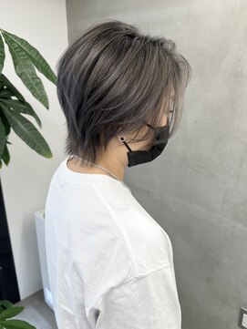 アンバー(UMBER) グレー　シャドウルーツ