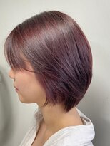 タヴィ(Tavi) ショートヘアのピンクカラー/インナーカラー/インナーピンク