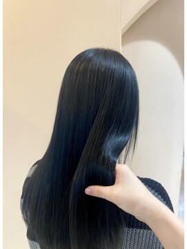 レジナヴィータ 栄(Reginavita) ブルーブラック 切りっぱなしロング 美髪 髪質改善 艶髪 20代