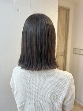 シェリ(Cheri) 結べる長さの切りっぱなしボブ/透明感たっぷりオリーブベージュ