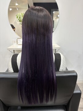 暗めラベンダーで艶々ロング