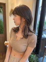 カミナ(KAMINA) レイヤーミディ×くびれヘアで叶う大人抜け感スタイル