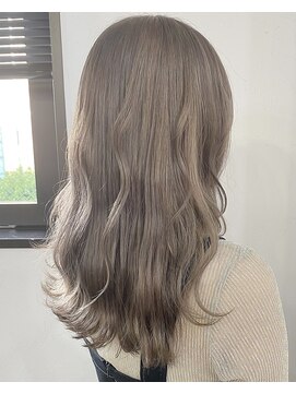 キラ 渋谷(KILLA) ミルクティーベージュ　くすみピンク　暖色系カラー【榎園由美】