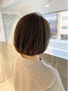 アイディール 心斎橋店(:ideal) 内巻きワンレングスボブに、赤みを消すオリージュカラー