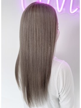 エルバイラビス 大宮(elu by lovis) グレージュ/ブリーチカラー/艶カラー/似合わせカット