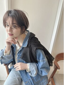 ユーリー(juurii) 長めの前髪がバランスの良い、ラフな丸みのあるショートボブ