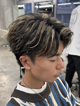 エデアンルクラ 下通(EDEAN Leclat) 熊本メンズカラー ハイライト センターパート MEN'S HAIR