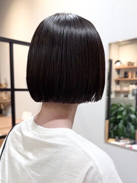 エヌ(nnn.) 切りっぱなしボブ