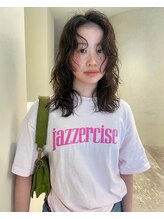 《ミディアムレイヤー×パーマスタイル》持続性のあるコテ巻き風パーマも◎