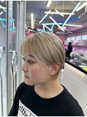 柔らかさのあるハイトーンベージュ × ショート
