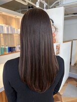 ラナ(LANA)&nbsp;ストレートヘアーでも決まるレイヤーカット
