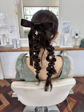 ヘアーアンドメイクアップモパ 編みおろしツイン