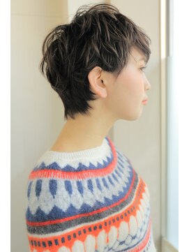 ヘアーアンドカラー プラーチェ(hair&color Plaatje) 【プラーチェ相模大野】　外国人クセ毛風　耳かけショート