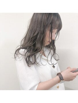 ガーランドウメダ(Garland umeda) 切りっぱなしロング×くすみベージュ