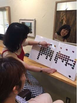 ウタ(uta)の写真/自然な艶と透明感のあるグレイカラーが叶う♪髪に優しいカラーでダメージ毛も上品な仕上がりに◇