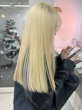 アール 横浜(R) 《MAKI》抜きっぱなしブロンド/ストレートロング/顔まわりカット