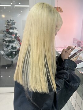 アール 横浜(R) 《MAKI》抜きっぱなしブロンド/ストレートロング/顔まわりカット