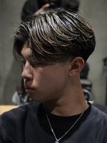 メッツ 原宿(METS)&nbsp;MEN'S/毛流れセンターパート×ハイライト/テーパーフェード