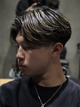 メッツ 原宿(METS) MEN'S/毛流れセンターパート×ハイライト/テーパーフェード