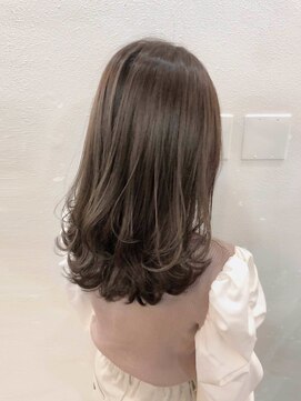 テオ(Theo) Theo /エメラルドアッシュ/ 巻き髪風パーマ／ミディアム