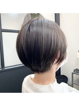 ベチバー(Vetiver) 丸みショート