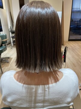 サラ(sarah) 切りっぱなしボブ