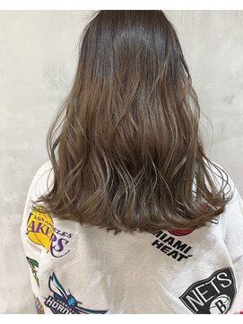 キチ(kichi.) [kichi.] ミディアム×くすみベージュ