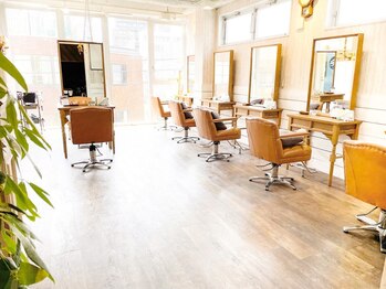 アクトゥス(AEQUITAS)の写真/落ち着いた雰囲気の店内でゆったりとしたサロンタイムを♪美容室のせかせかした雰囲気が苦手な方にお勧め◎
