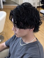 ビカム 名駅(become)&nbsp;【黒髪サーフカールパーマ】メンズセンターパート名古屋ウルフ