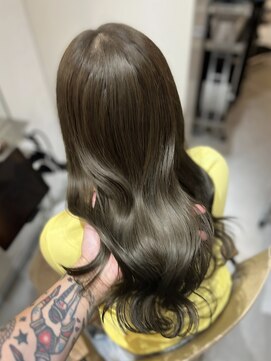 ロエ 恵比寿 代官山(ROE) オリーブベージュ　レイヤーカット　前髪　ブリーチなし　艶髪