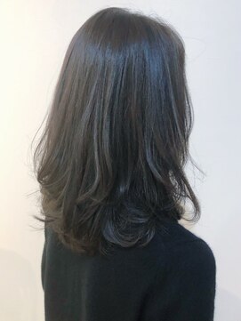 リコ(LIKO) 大人レイヤーミディ☆暗めカラー/レイヤー/ひし形/くびれ