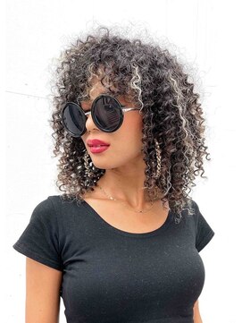 ラブ ロック Love' Lock ボブヘアのスパイラルパーマ・ハイライト・ブラックヘア