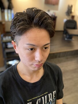 クラッキ ヘアークリエイション(CRAQUE hair creation) ツーブロック×アップバング×ベリーショート