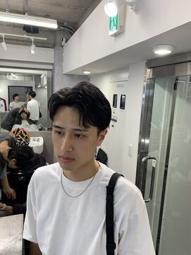 クロムトウキョウ ザ バーバー ネオン 新宿店(CHROM TOKYO the Barber ne/on) 毛流れセンターパート