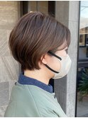 くびれシルエットの前下がりショートボブ