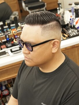 ザ チョップ ショップ ハラジュク(THE CHOP SHOP HARAJUKU) サイドパート + スキンフェード