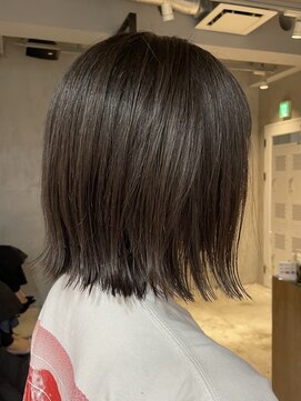 エリマ 調布(elima) 切りっぱなしボブ外ハネボブ黒髪ツヤ感カラーブルーブラック