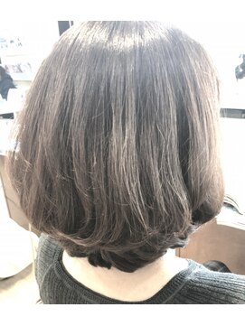 マニス(manis) 大人可愛い30代・40代・50代◎アッシュグレージュふんわりボブ