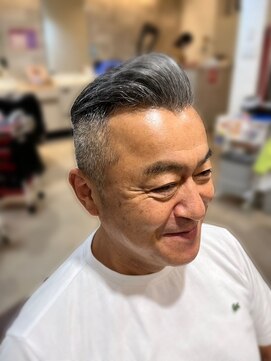バンビ 仙台一番町(BAMBI) 40代50代メンズ刈り上げフェードスタイルかき上げ短髪ワイルド