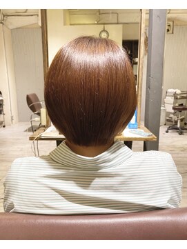 インス(ensue) 小顔補正立体カット×ナチュラル丸みボブ 10代20代30代40代50代