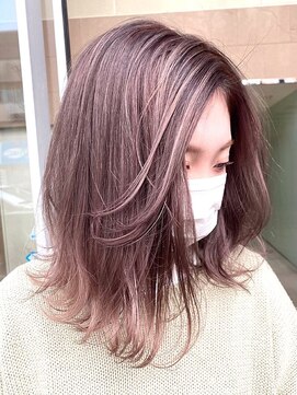 ボイスヘア(voice hair) ハイライトが際立つラベンダーカラーの前髪長めオシャレ外ねボブ