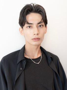 イオ 本厚木(io) アッシュブラックセンターパート束感コンマヘアハイライト