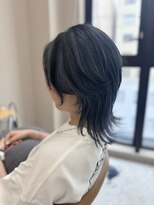 シカ 神戸三宮元町店(Cica)&nbsp;ウルフ ショート デザインカラー ネイビー 夏 ブリーチ 三宮