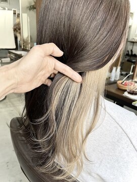 アオゾラヘアー フジサキグウ(AOZORA HAIR FUJISAKIGU) インナーカラー ホワイトベージュ 大人レイヤー ケアブリーチ