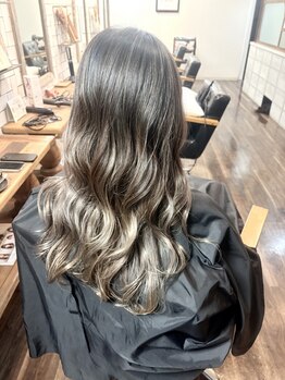 カラーをしながら髪質改善も叶う♪季節感やトレンドも外さない冬の装いにも合うおしゃれなカラーをご提案！