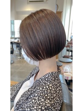 上品な大人ミニボブ