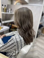 キラーナセンダイ(KiRANA SENDAI)&nbsp;白髪ぼかしハイライト×グレージュロング