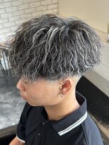ビーテックバイゼン 山科店(B-TECH by Zen)&nbsp;ホワイトメッシュ×ツイストスパイラルパーマ　フェードスタイル