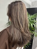 レブ 四条烏丸(Reb,)&nbsp;レイヤーカットベージュハイライト白髪ぼかし30代