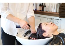 ダメージ原因となる薬剤の成分を除去し、お家へ帰ってから髪が傷む原因をつくらず、色持ちもよくなります。